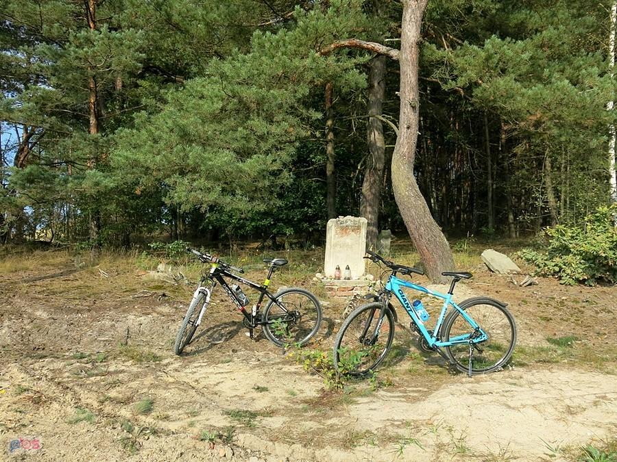 Na terenie zniszonego inowłodzkiego kirkutu
