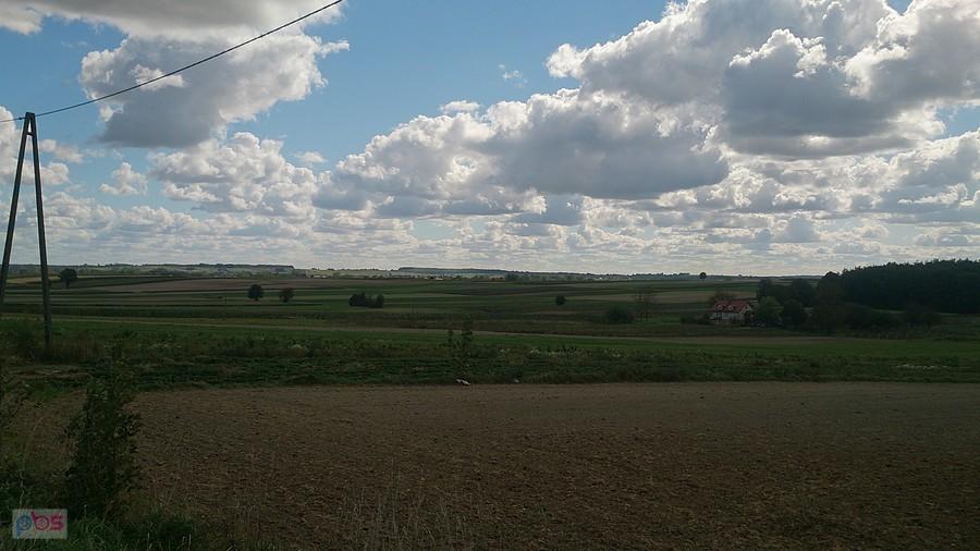 Widok na pofałdowany teren
