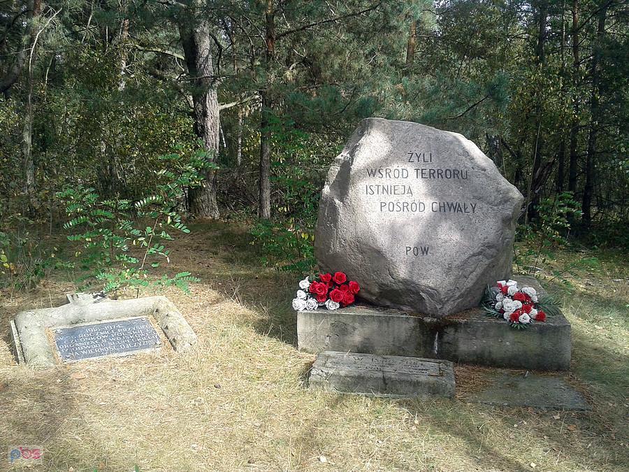 Pomnik upamiętniający przysięgę z 1918 roku członków obwodu słupeckiego Polskiej Organizacji Wojskowej.