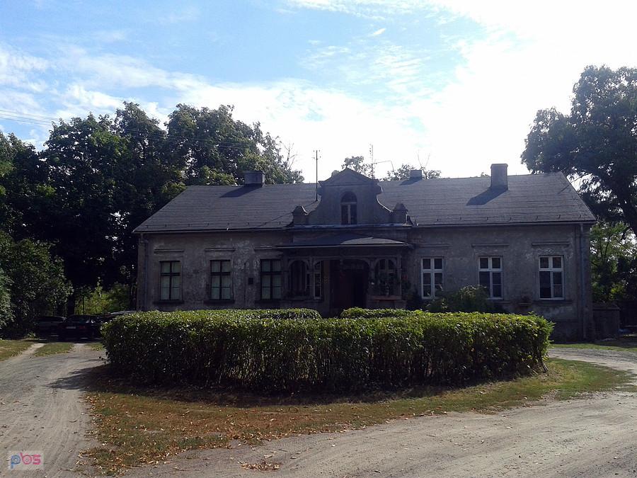 Dwór w Ratajach