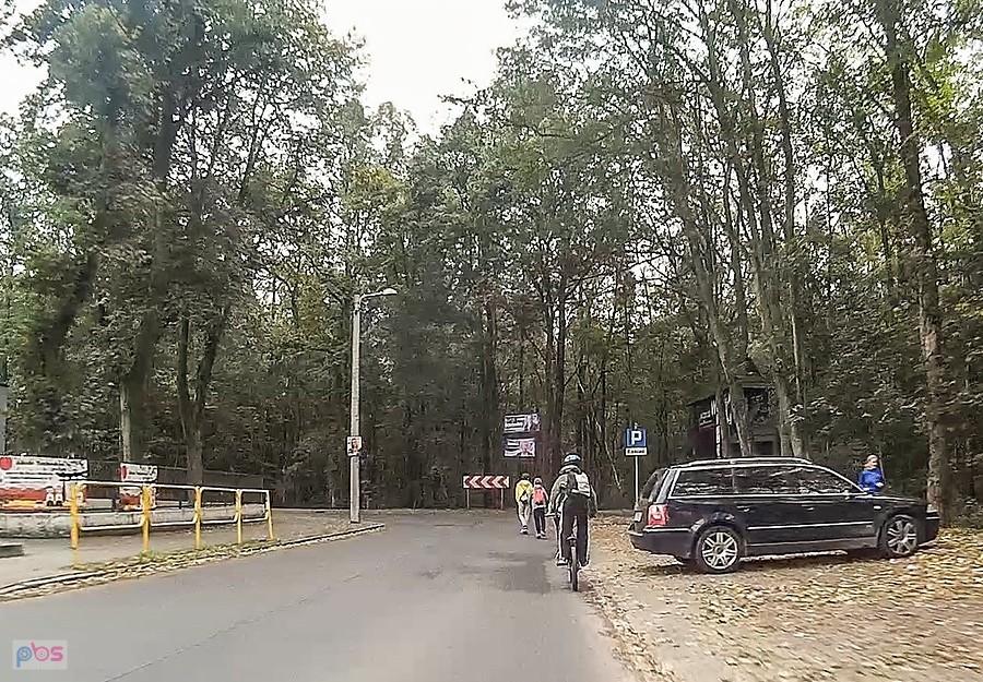 Dzieciaki pędzą do parku