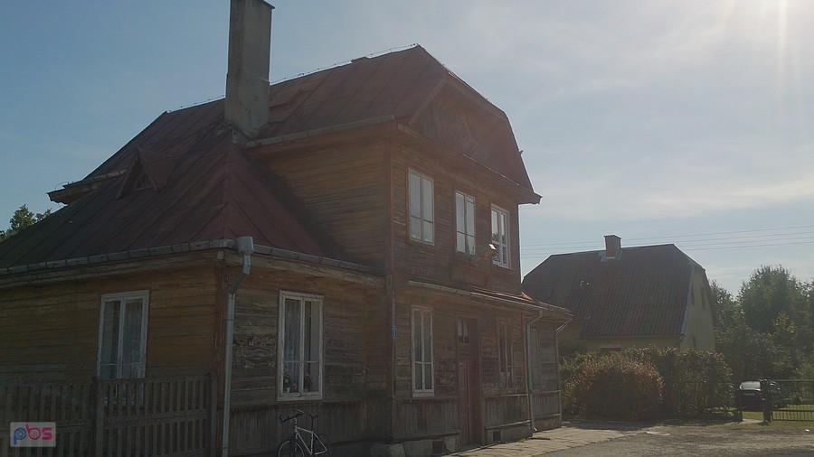 Drewniany dworzec w Leśniczówce