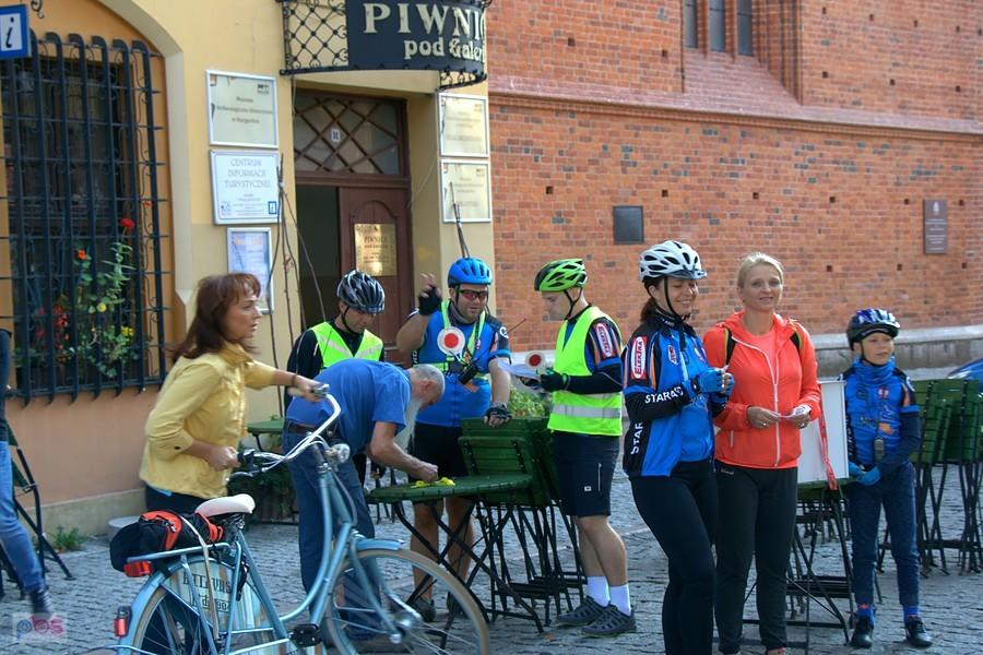 gdy na Rynek Staromiejski dotarłem rowerzyści już się zbierali