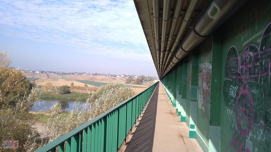 Manlnia, przejazd przez Odrę pod autostradą...