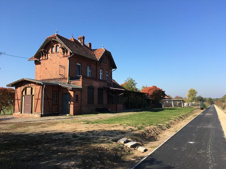 budynek stacji kolejowej w Bąblinie
