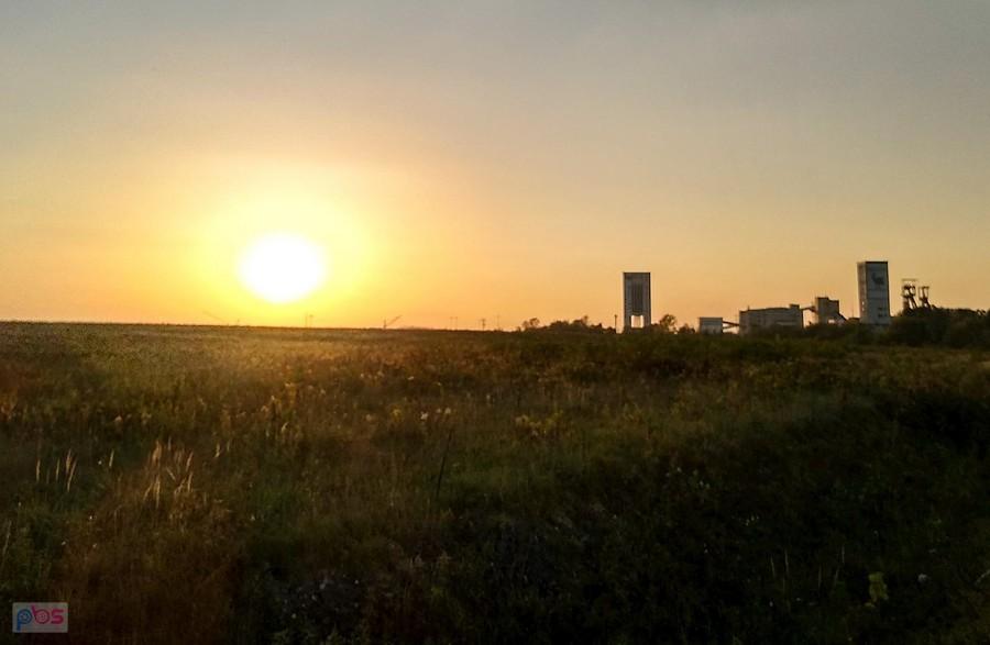 Może 15 minut do zachodu