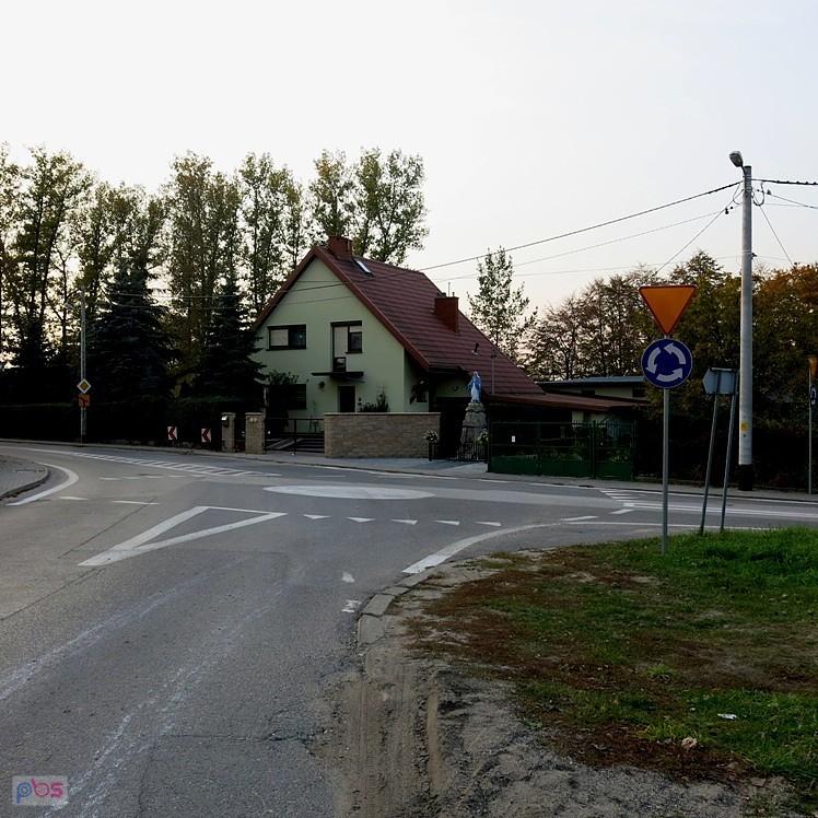 Nowe rondo (pomalowane) w Tomaszowie Maz.