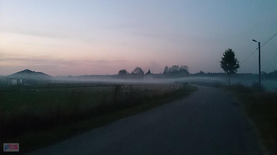 Zero wiatru i snujące się dymy