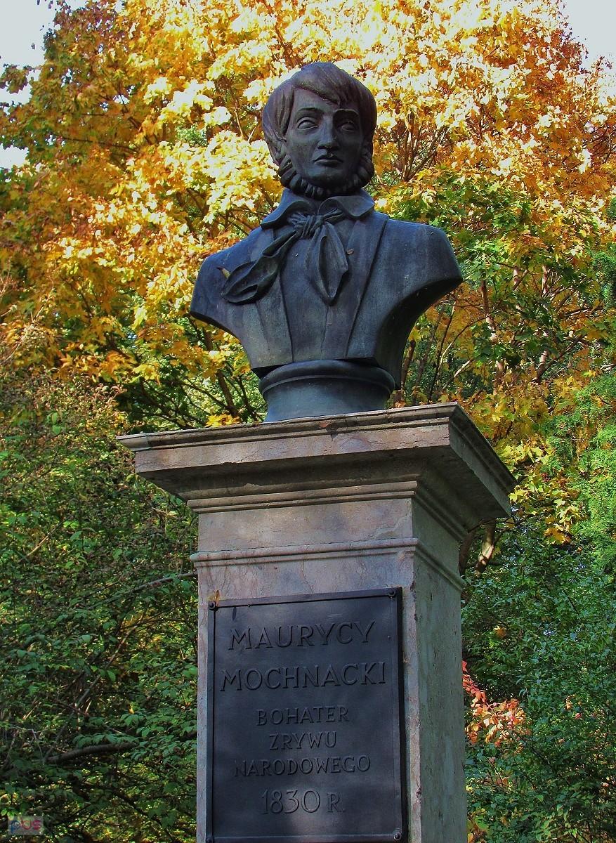 Maurycy schował się pod Świątynią Egipską