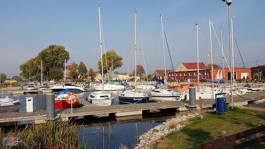 Lubczyna - marina nad jeziorem Dąbie