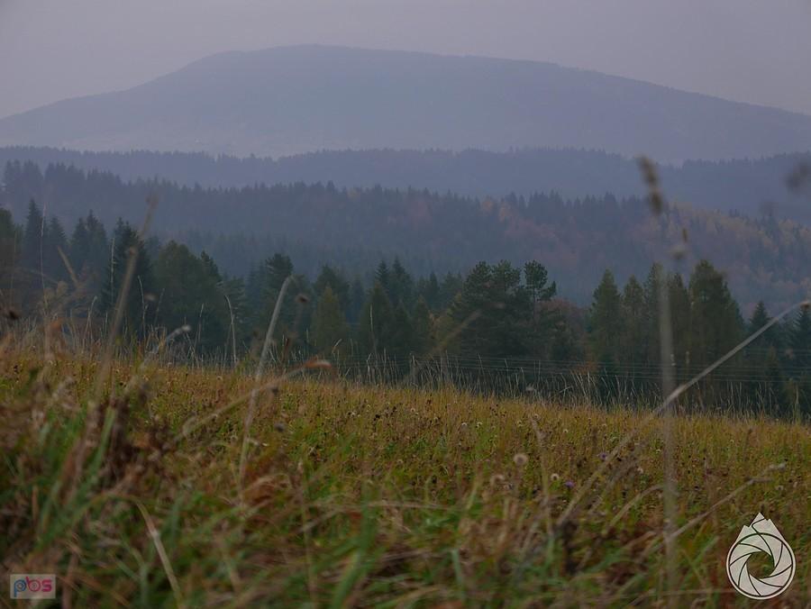poranny widok na zamglony Łopień