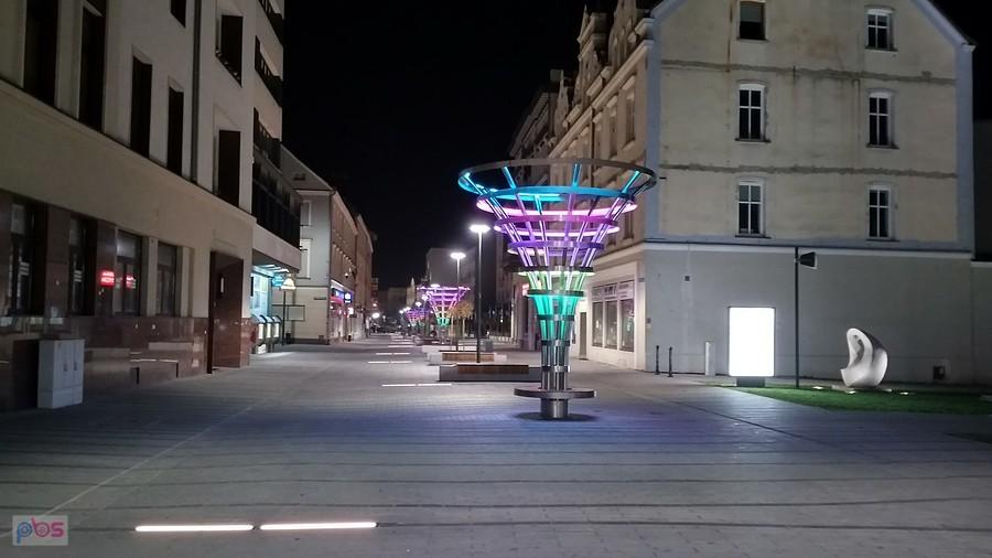 Krakowska po przebudowie - światłow w podłodze