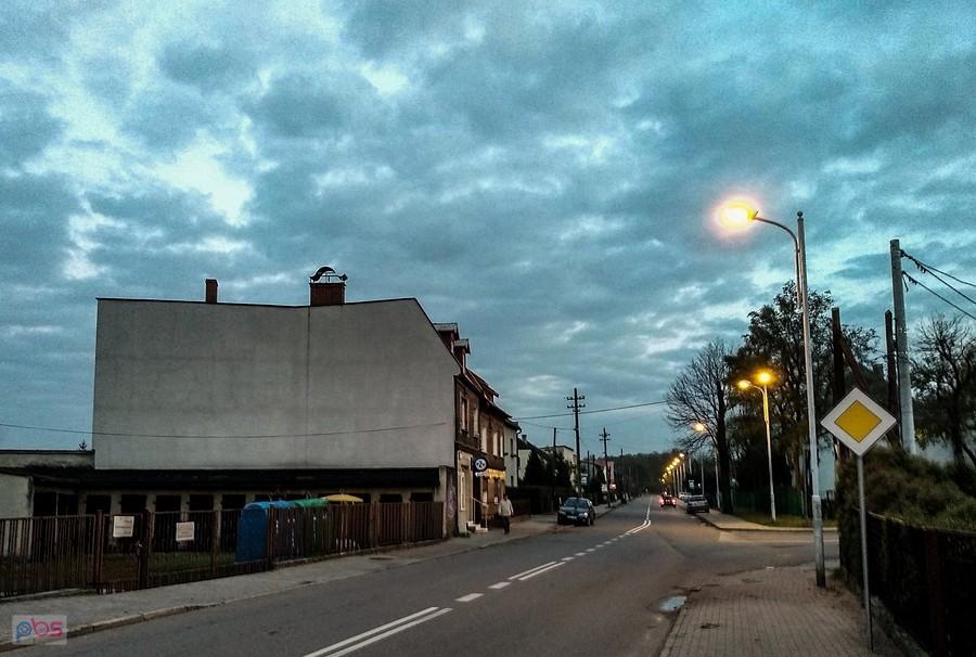 Światła uliczne już włączone