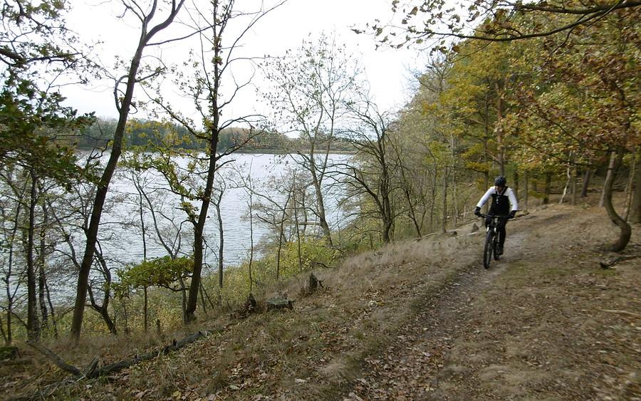 Pora na frajdę MTB - singiel wzdłuż Jeziora Dymaczewskiego