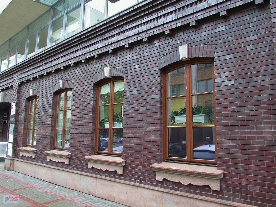 Elewacja budynku przy Skwerze kard. Stefana Wyszyńskiego 5