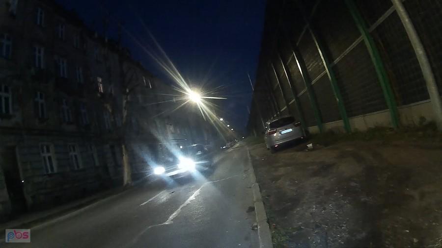 Masakra, debil zap...a pod prąd