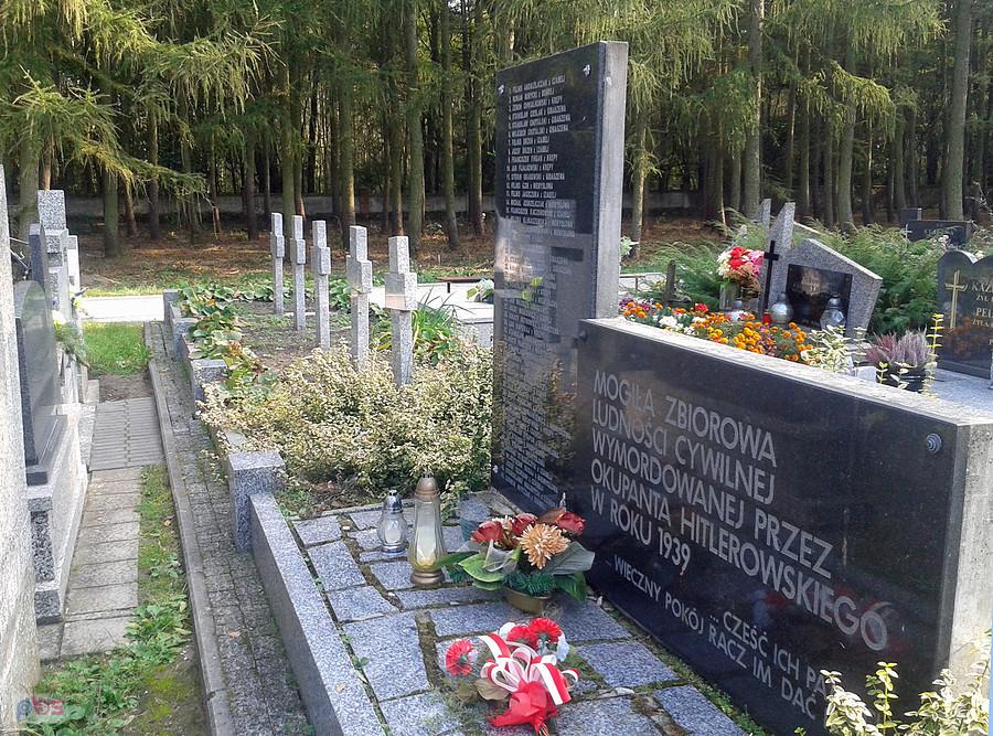 Tablica upamiętniająca pomordowanych