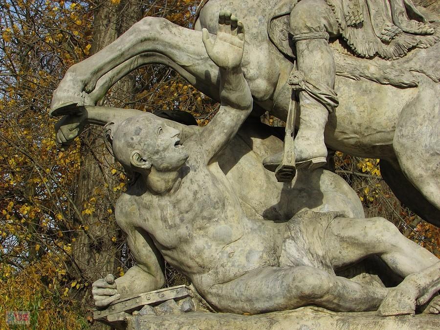 Można powiedzieć, że leży po turecku