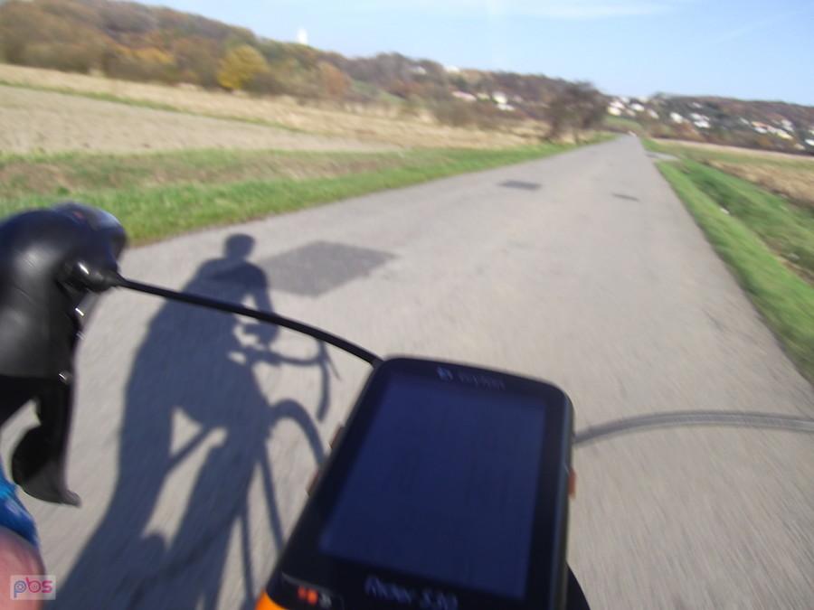 Dojeżdżam do Rogów. Od Dolní Lutyně Bryton Ride upomina się o ładowanie. Ale dojechałem do końca, musiałem podłączyć do ładowarki żeby po WiFi przesłać ślad.
