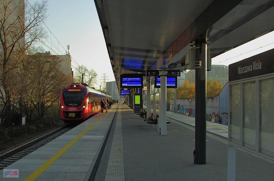 S9 na przystanku PKP Wola