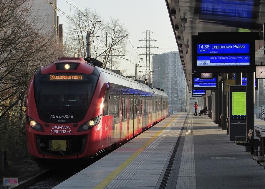 S9, 14:38 odjeżdża z przystanku PKP Wola