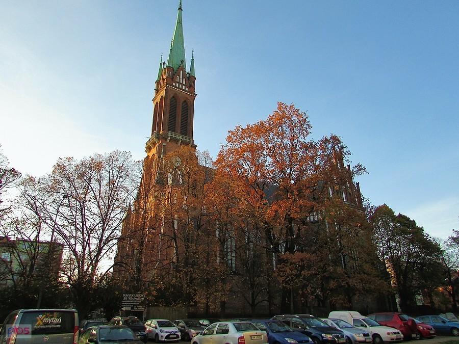 Święty Wojciech z w promieniach zachodzącego słońca