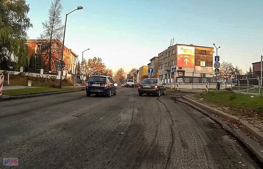 Zwinęli asfalt w Piotrowicach