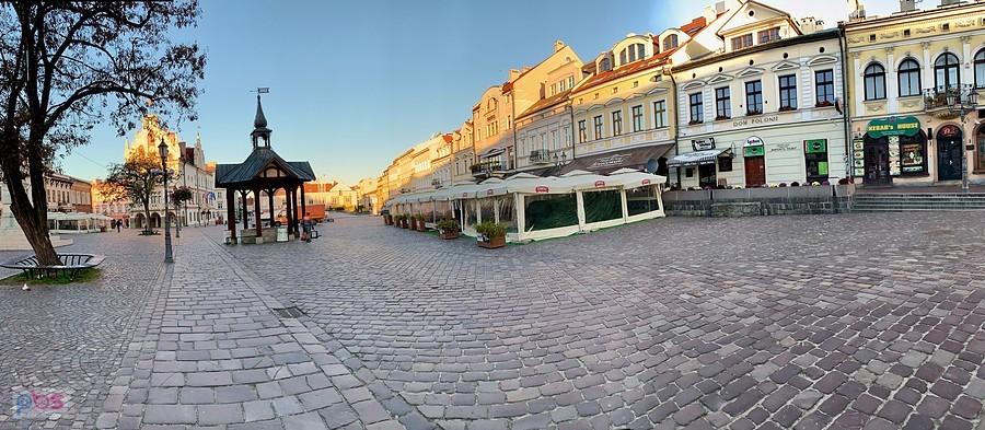 rynek rzeszowski z rana