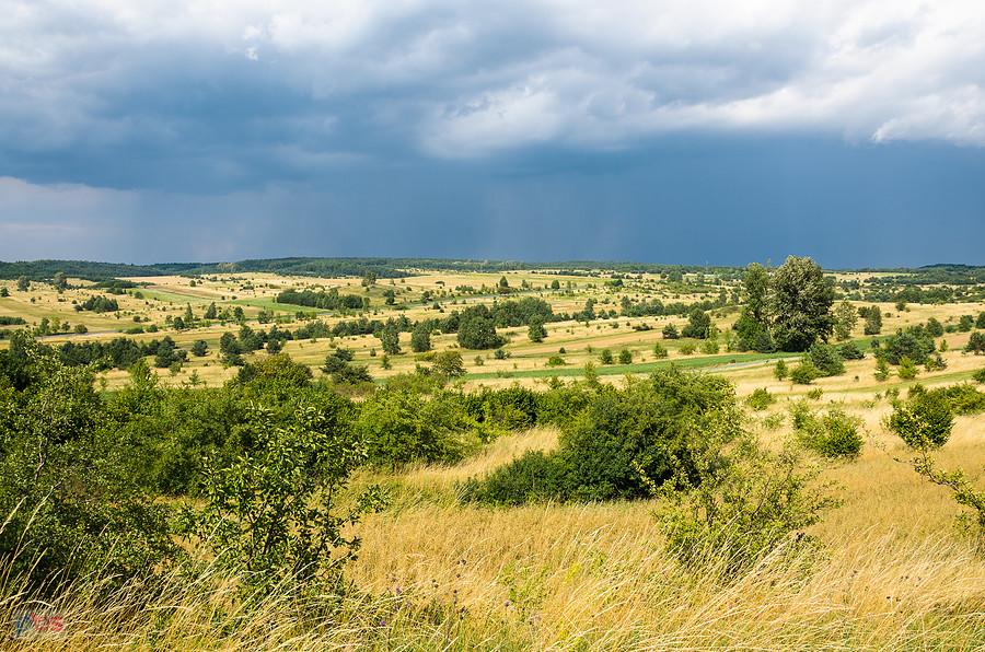Zbliża się nawałnica - widok ze wzniesienia Parchowatka