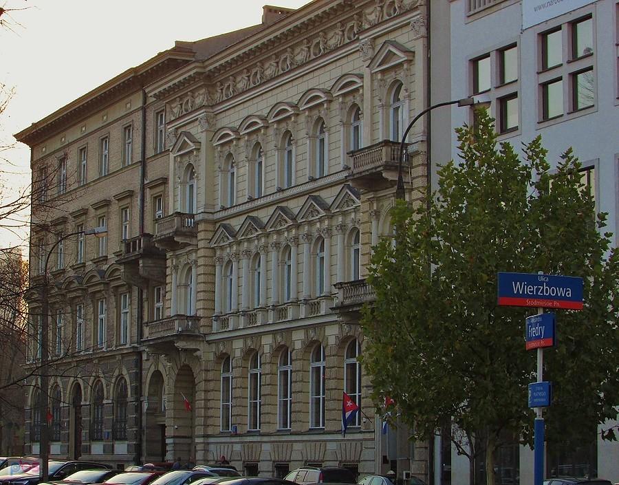 Mała uliczka przy Ogrodzie Saskim