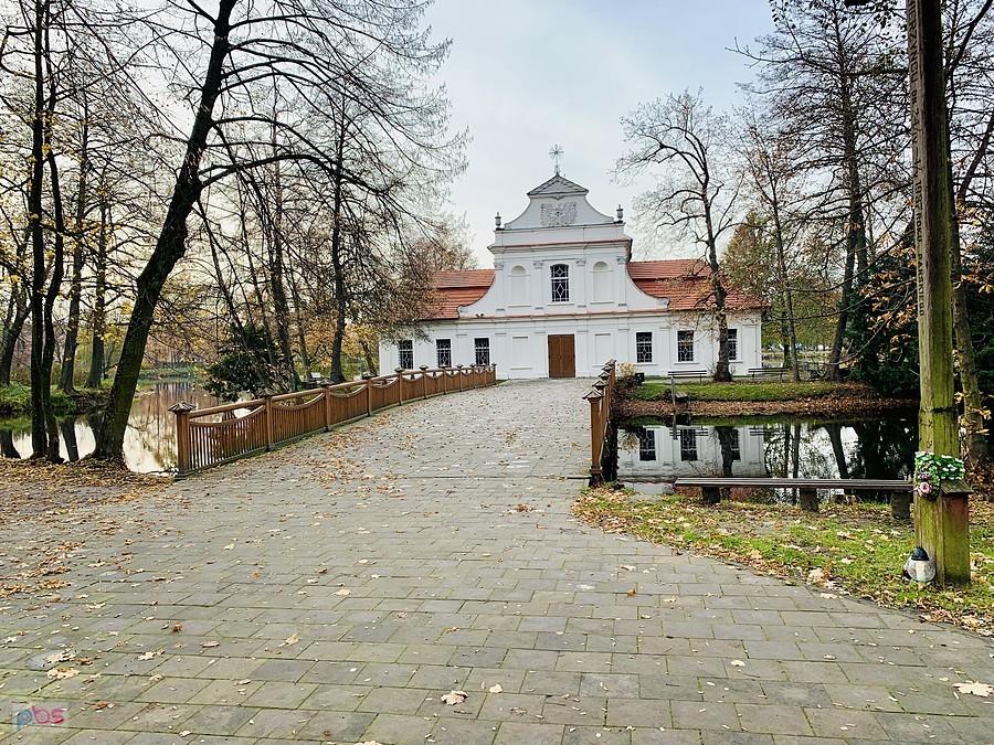 kościół na wodzie w Zwierzyńcu