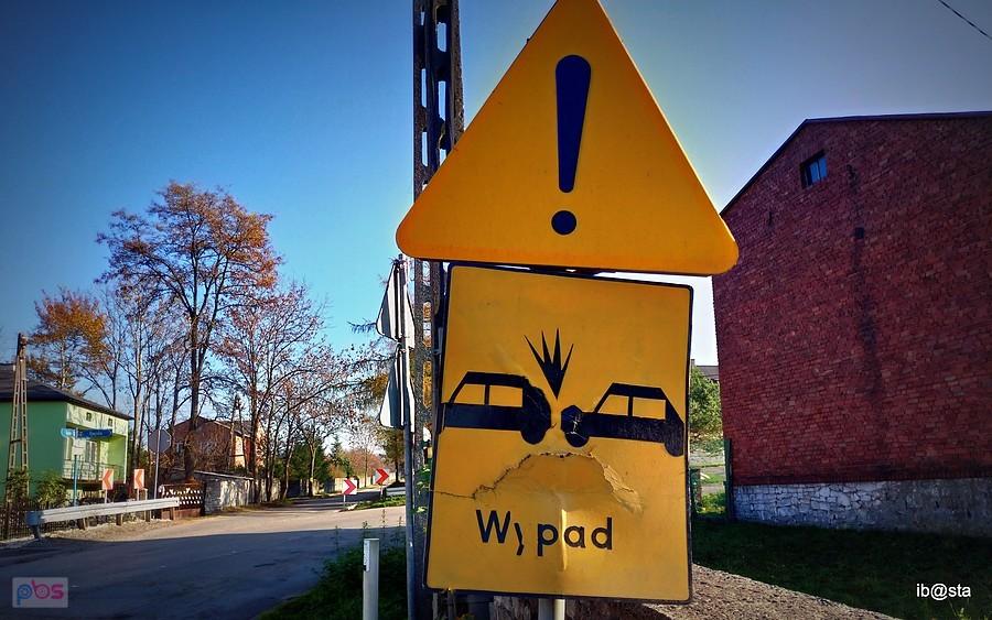 a czyjaż to kolumna tędy jeździ ? ;)