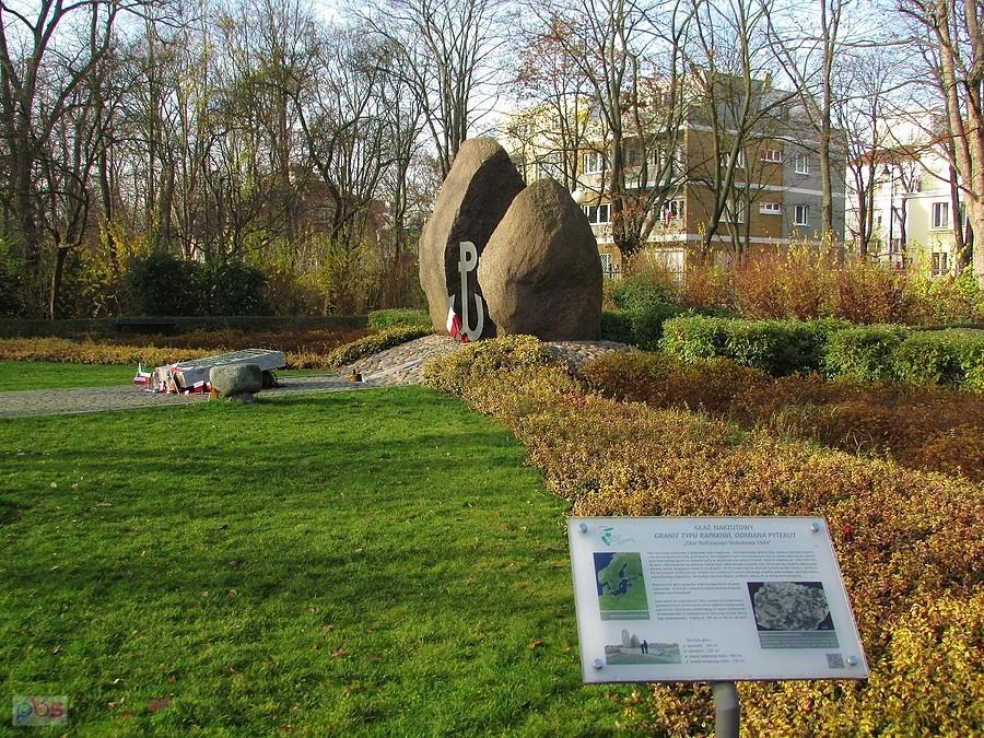 Park Dreszera - Pomnik "Mokotów Walczący 1944"