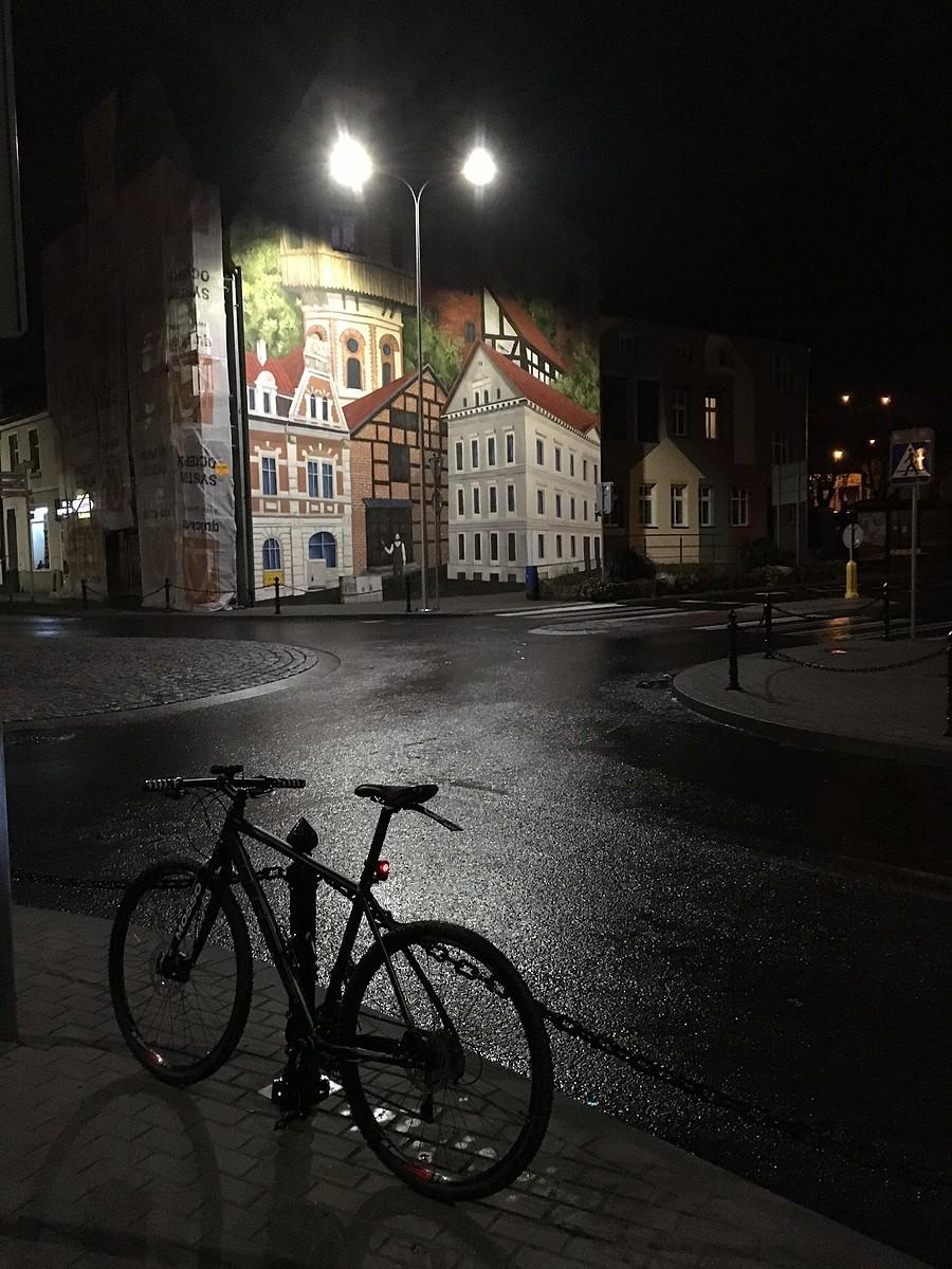 Czarnkowski mural nocą