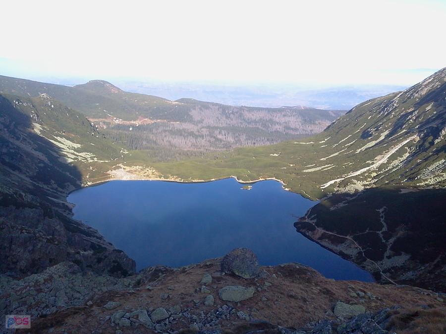 Widok na czarny Staw Gąsienicowy