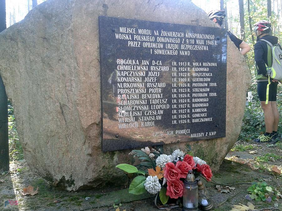 Obelisk z tablicą