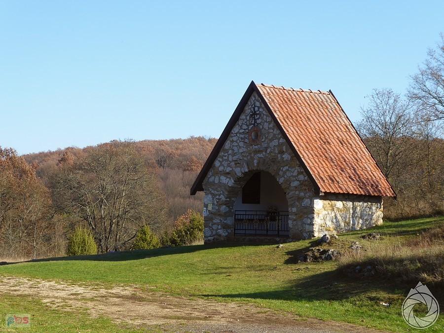 kapliczka prawie na wierzchowinie