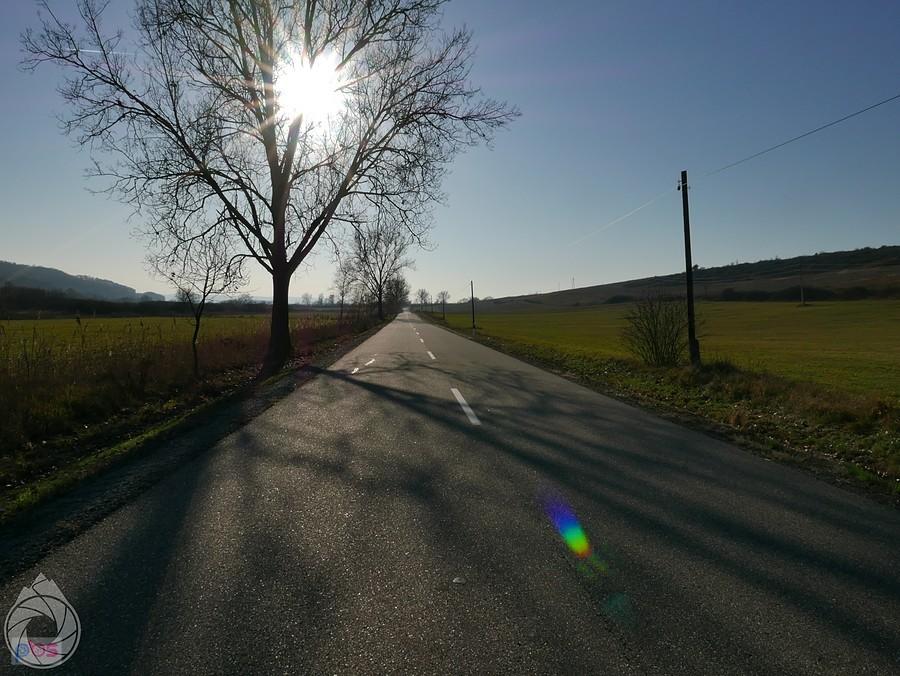 jakiś podjazd między polami