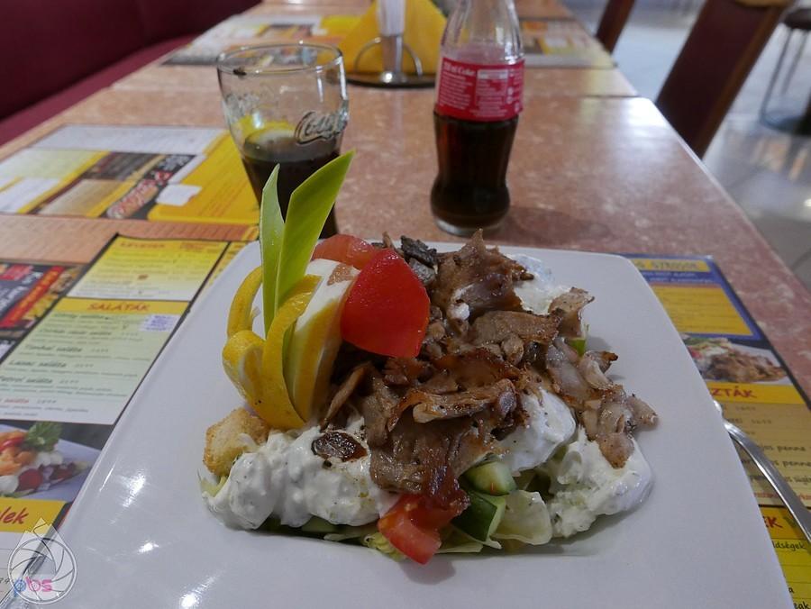mały gyrosik na stacji w Cegledzie