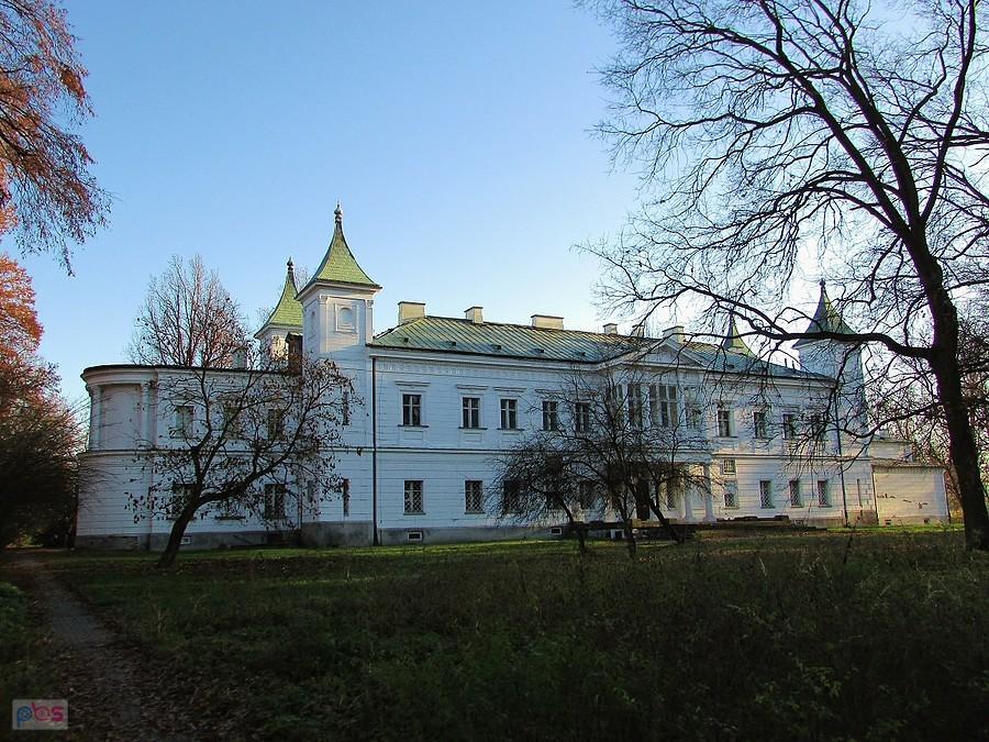 Pałac w Falentach od strony parku