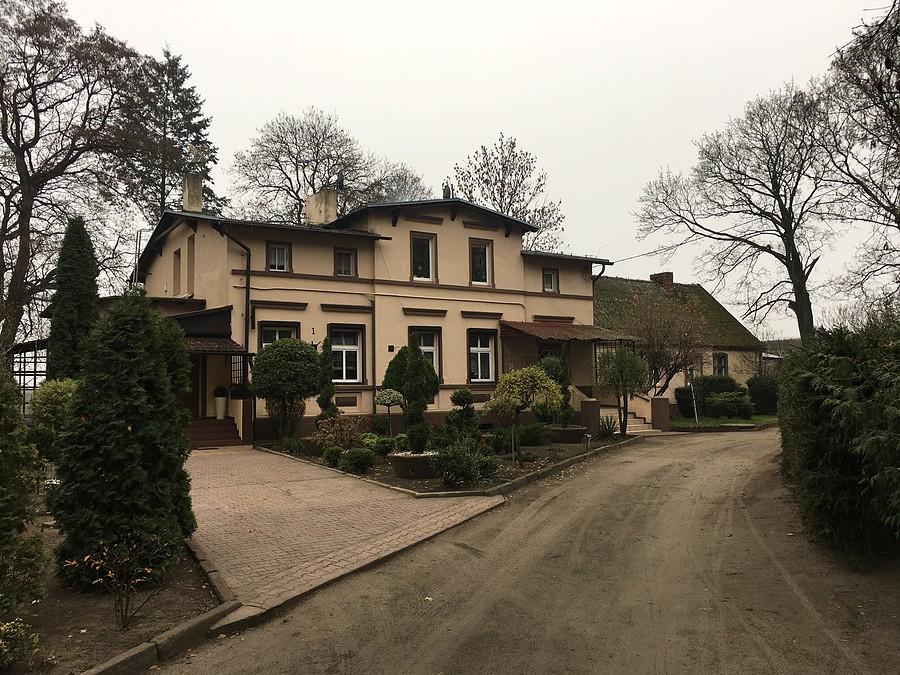Dwór z drugiej połowy XIX w w Bronisławkach