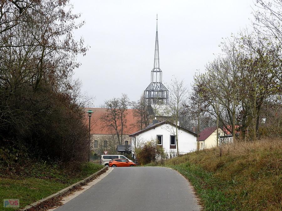 Rosow - charakterystyczna wieża kościoła.