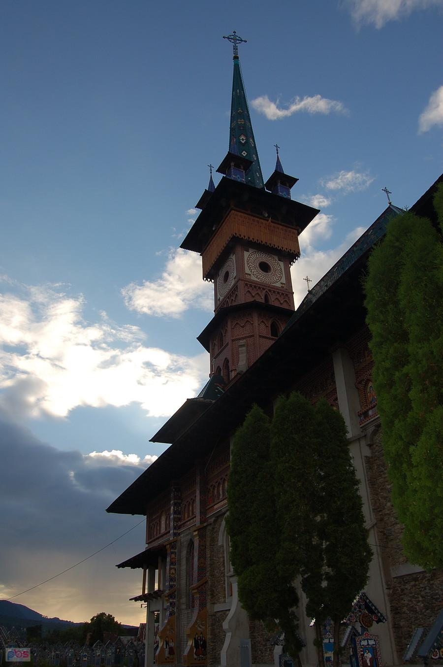 wykonany misternie