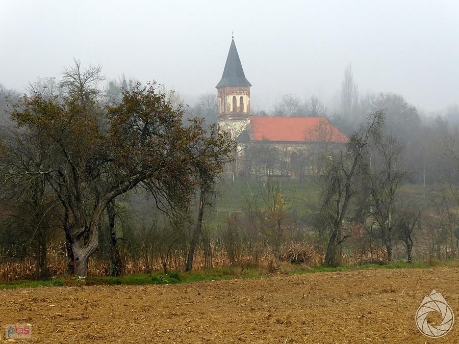 jakieś mgliste kościółki przed Parkacem