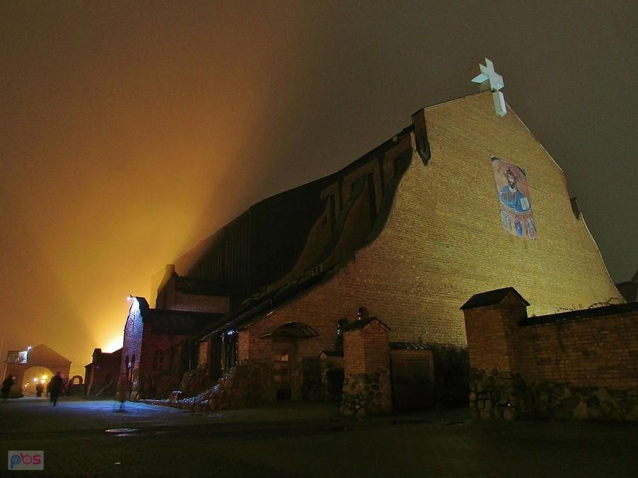 Kościół Wniebowstąpienia Pańskiego od strony al. KEN