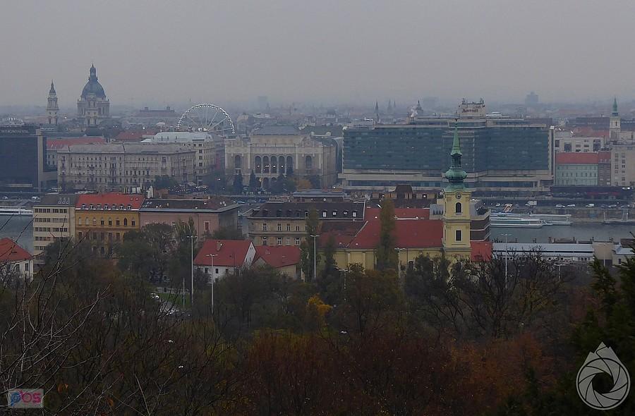 lekkie mgły schodzą nad Budę