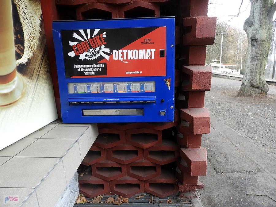 Ciekawostka - dętkomat przy Platanie w Parku Kasprowicza.