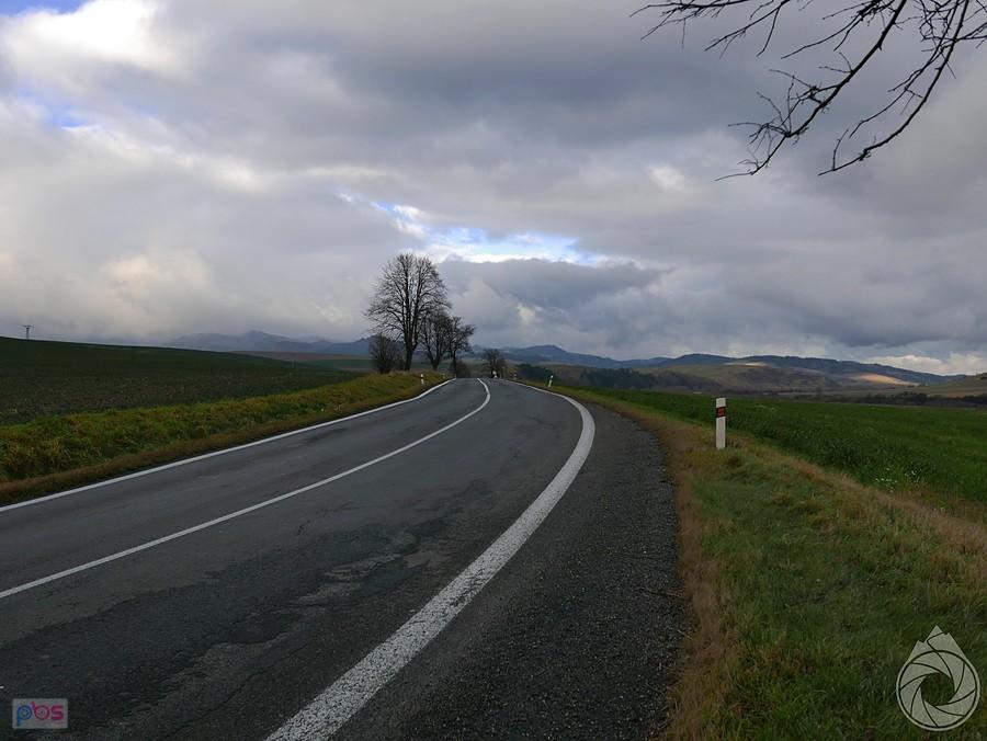 droga do Starej Ľubovňy cała w chmurach