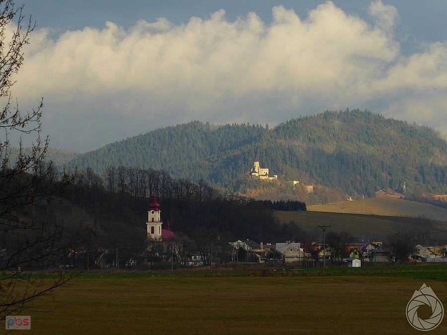 Ľubovňanski hrad w oddali