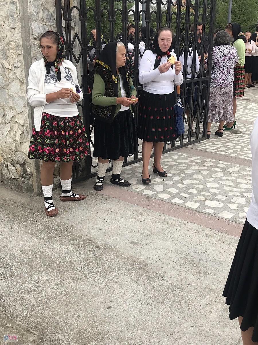 panie częstujące